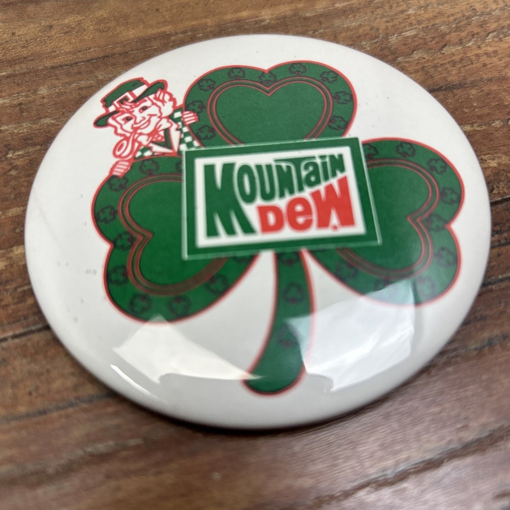 VTG MTN Mountain Dew Pin Back Button Green Clover Leprechaun St.‎ Patrick's Day